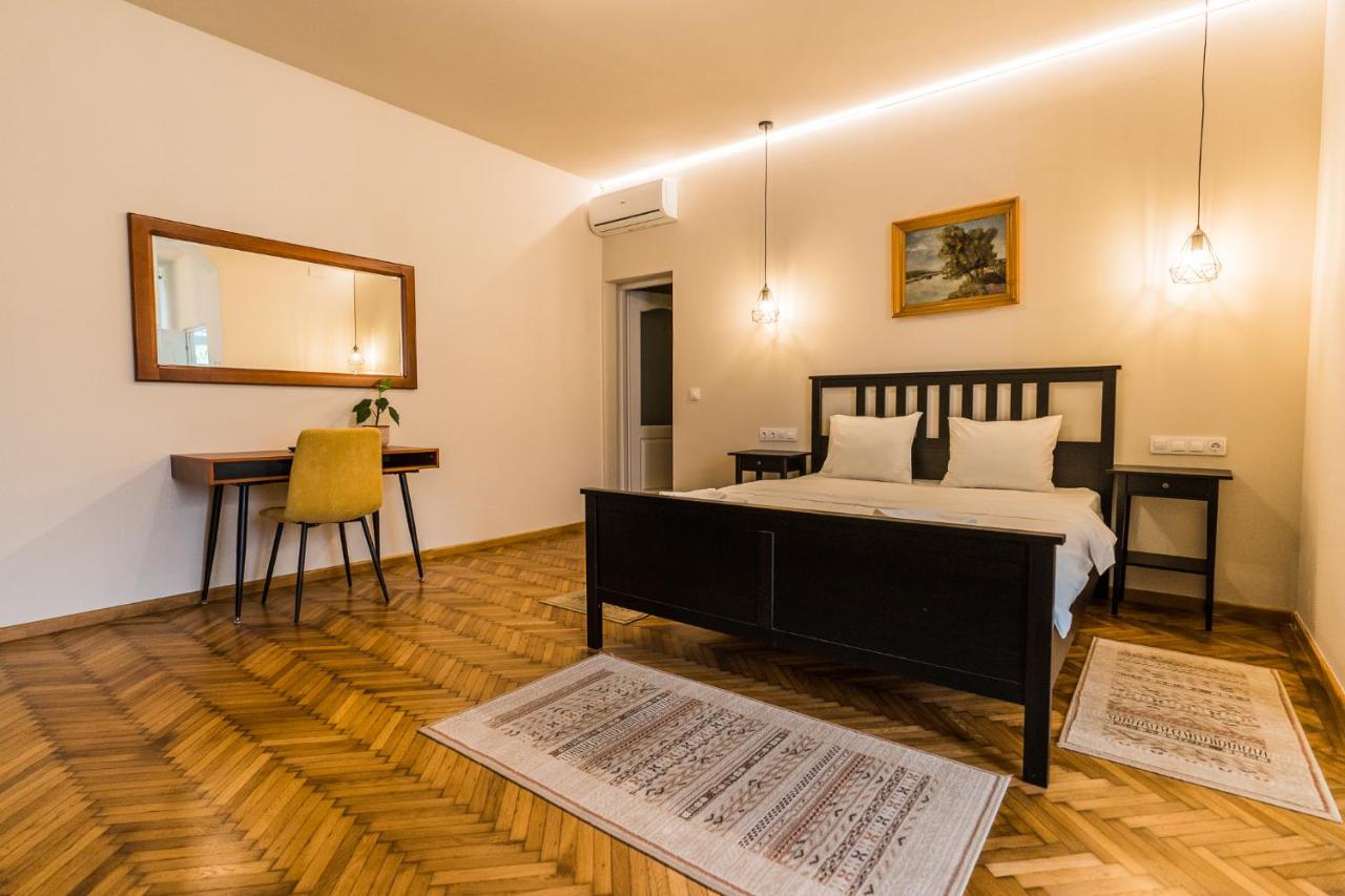 Boutique Rooms with Parking - B&B