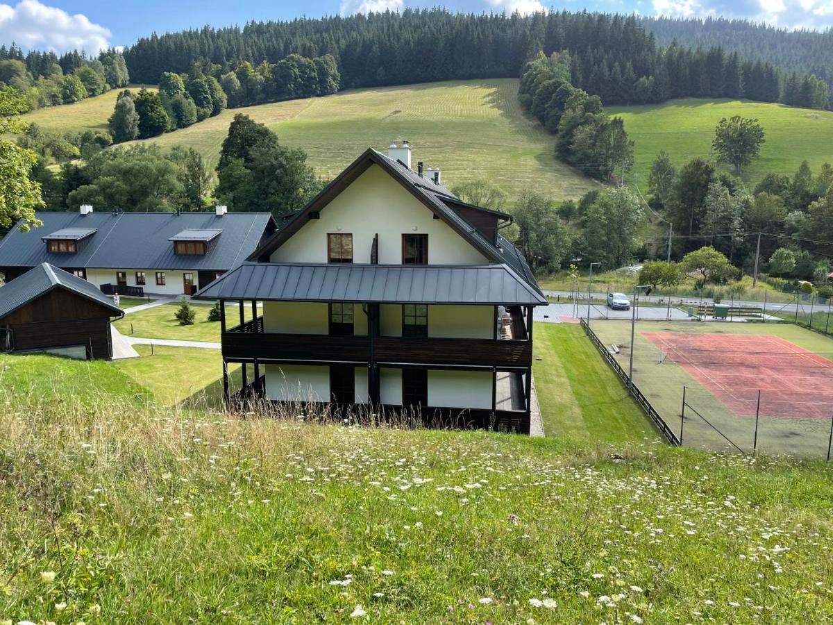 Apartmány NETA Velké Karlovice, Polanský Dvůr - B&B