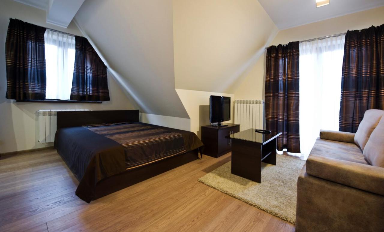 Studio (4 Adults)