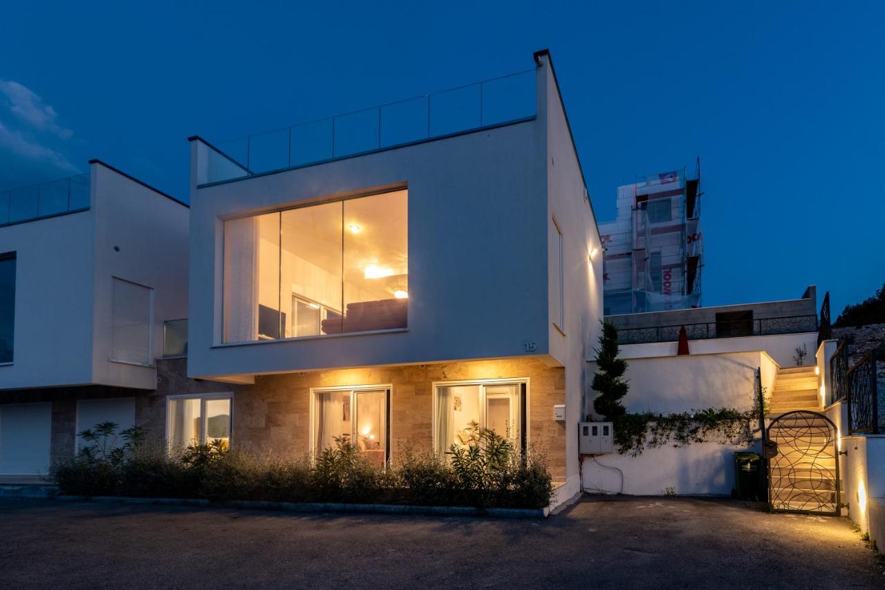 Vila uz more - Ferienwohnung Okrug Gornji