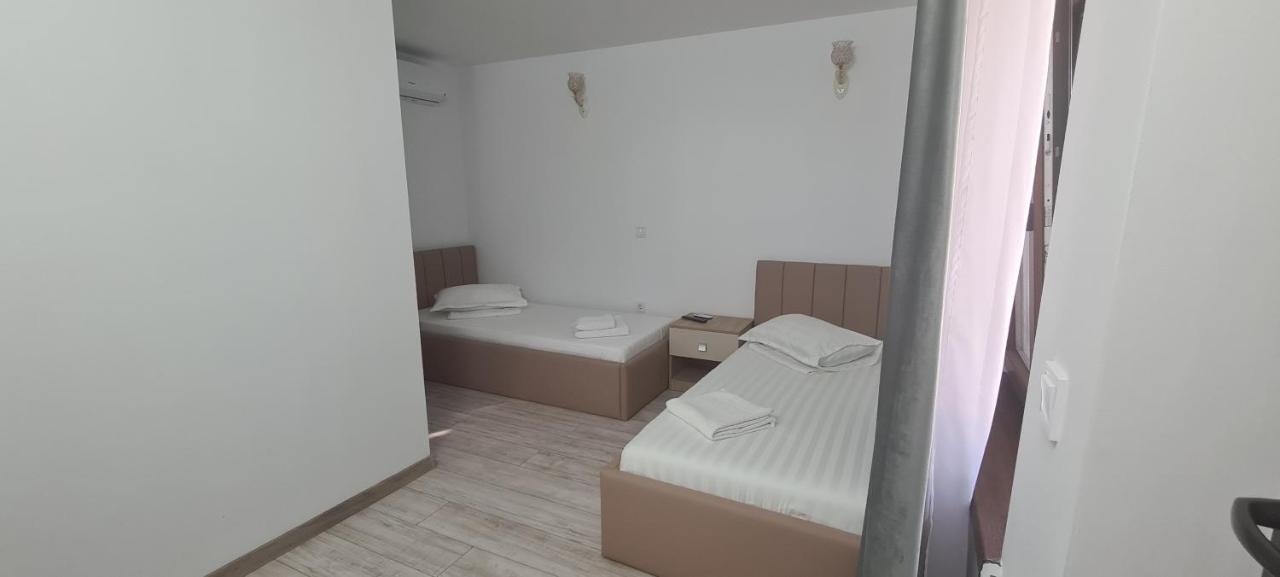 Zweibettzimmer mit Bad