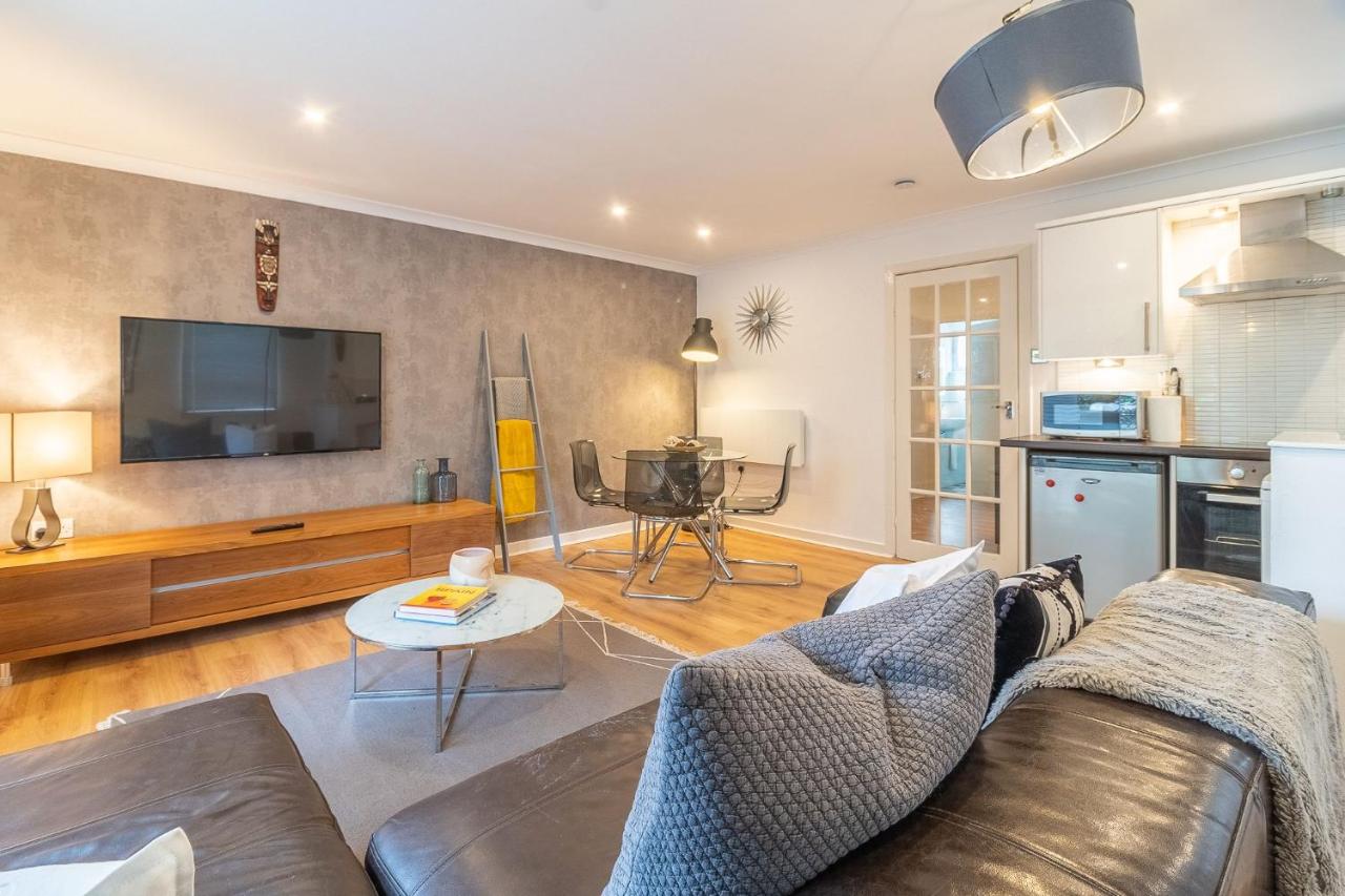 Merchant City Glasgow Green Apartment With Parking - B&B Glasgow