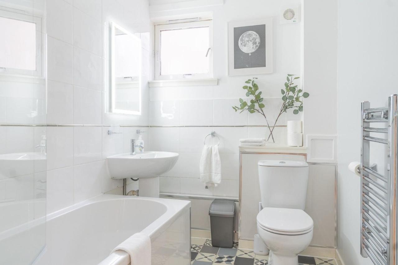 Merchant City Glasgow Green Apartment With Parking - B&B Glasgow