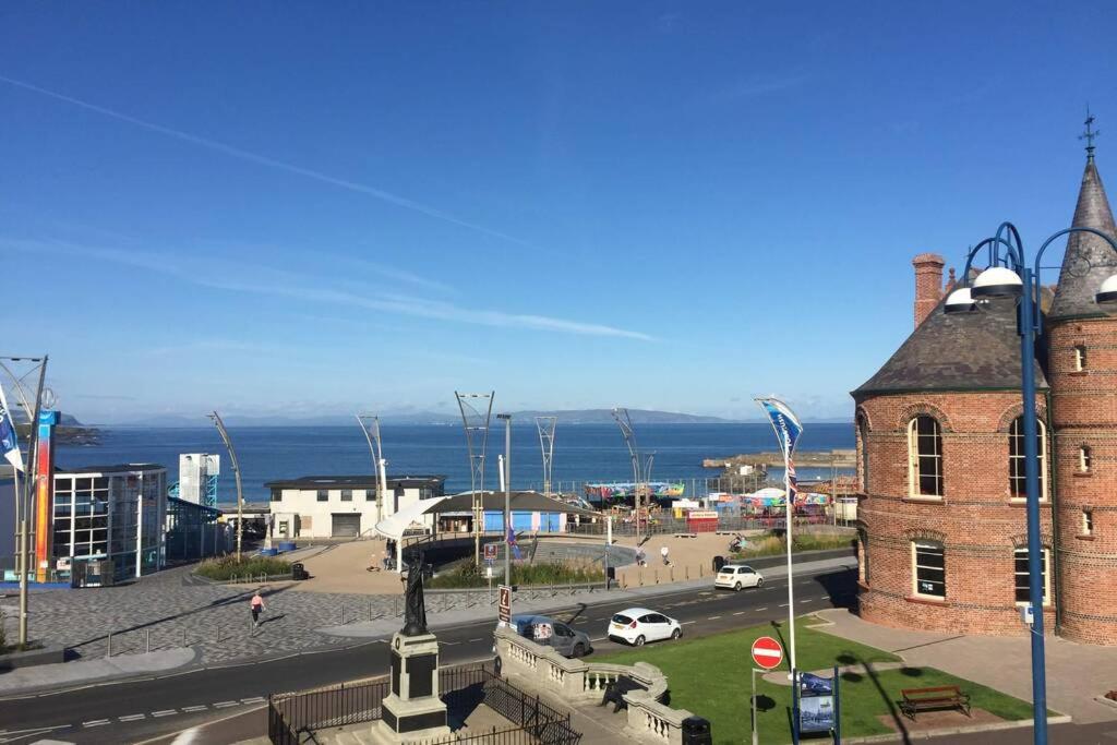 B&B Portrush - Beautiful Sea view, Entire 2 bed Apartment, Portrush centre West Strand BeachView - Bed and Breakfast Portrush