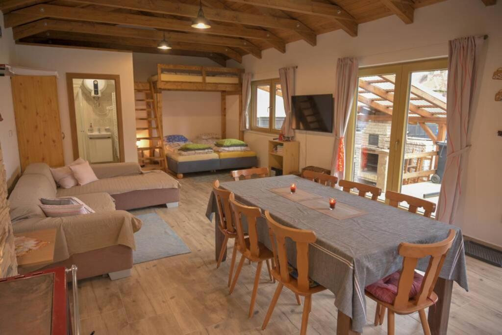 B&B Unhošť - Útulný domek v zahradě v Unhošti nedaleko letiště - Bed and Breakfast Unhošť