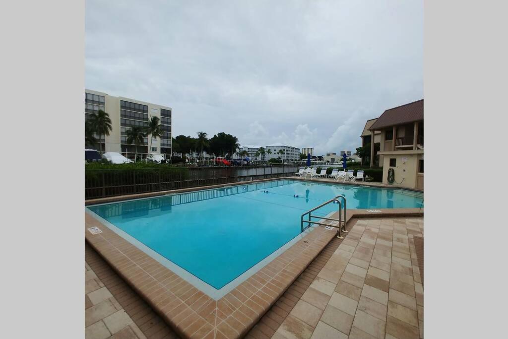 Luxury Beach Condo Located On The Bay In A Tropical Oasis!!! - B&B Fort Myers Beach