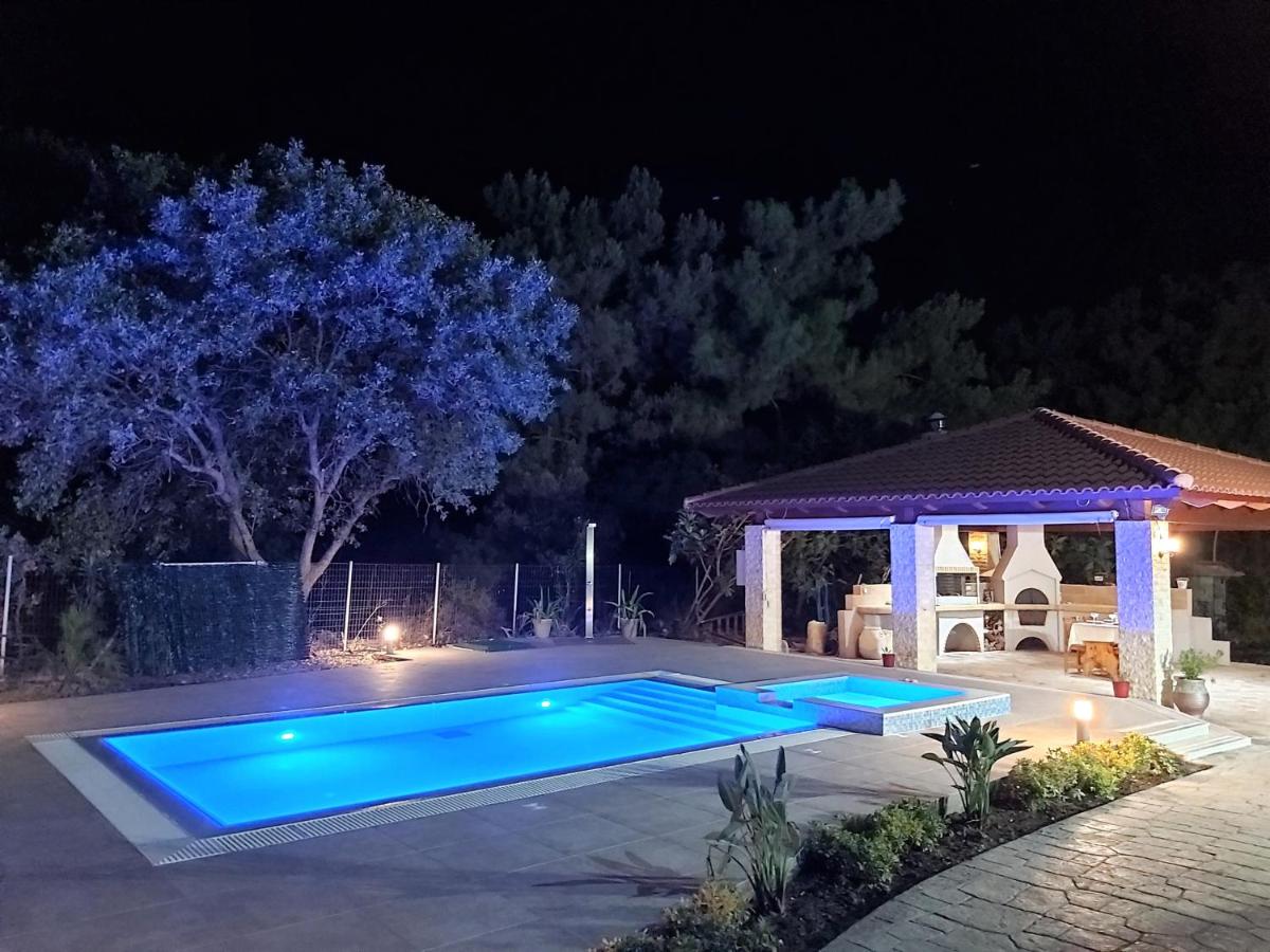Fiore di Rodi - Private Pool, Jacuzzi and Barbecue - Bed and Breakfast Ialysós