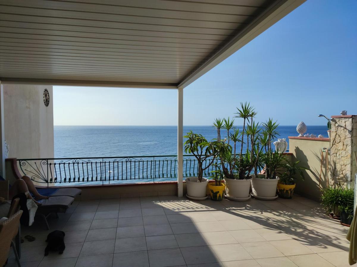 Attico delle Pomelie - B&B Santa Teresa di Riva