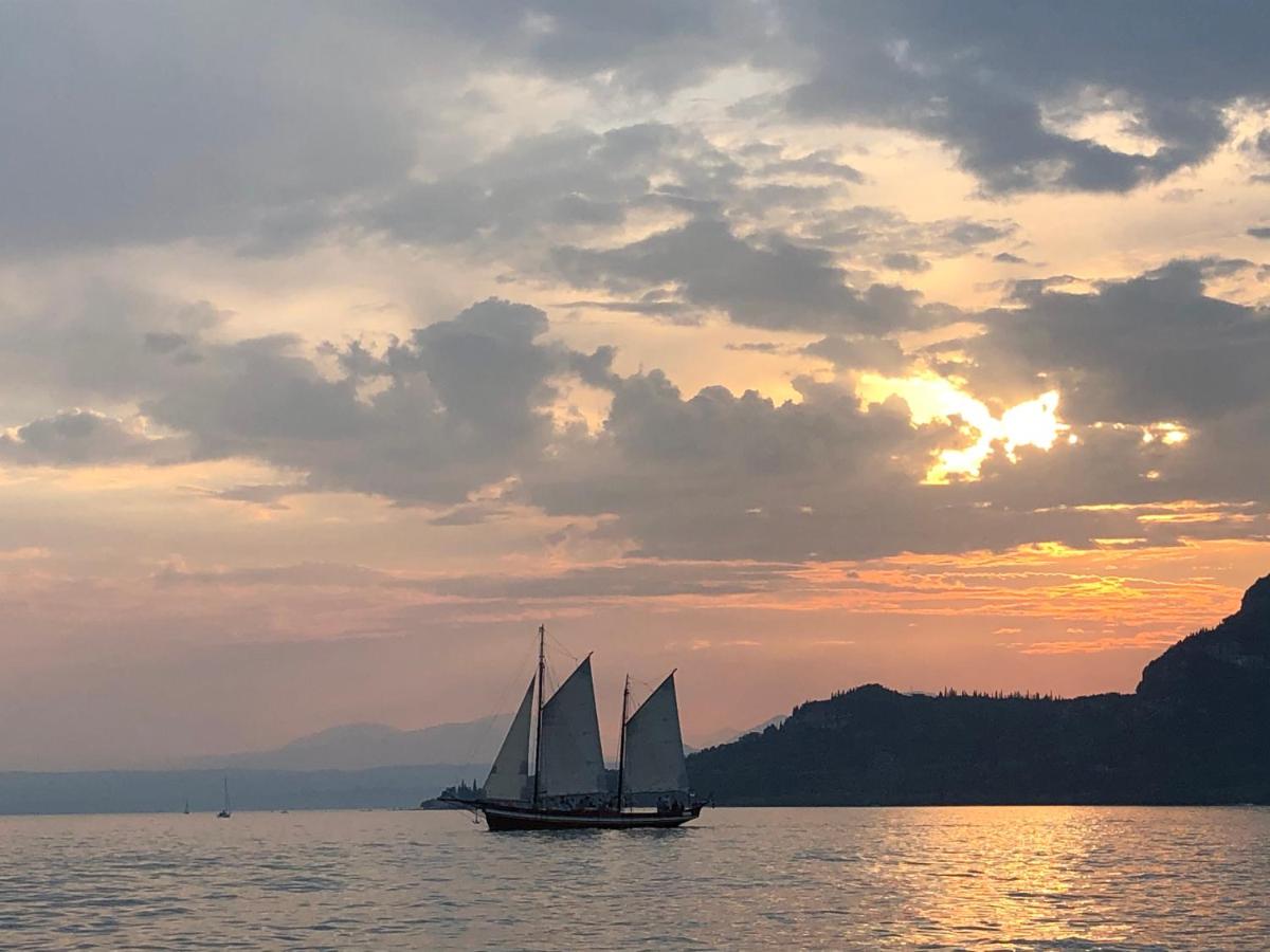 Appartamento moderno con ampia terrazza - B&B Castelletto di Brenzone