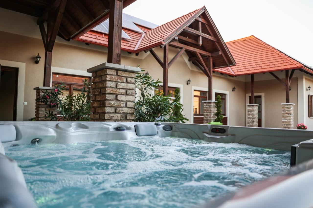 Muflon Apartman Jakuzzis Vendégház Mány - B&B