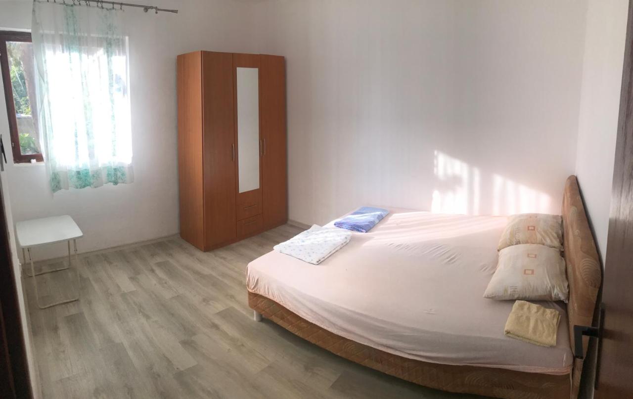 Apartment mit 2 Schlafzimmern und Terrasse
