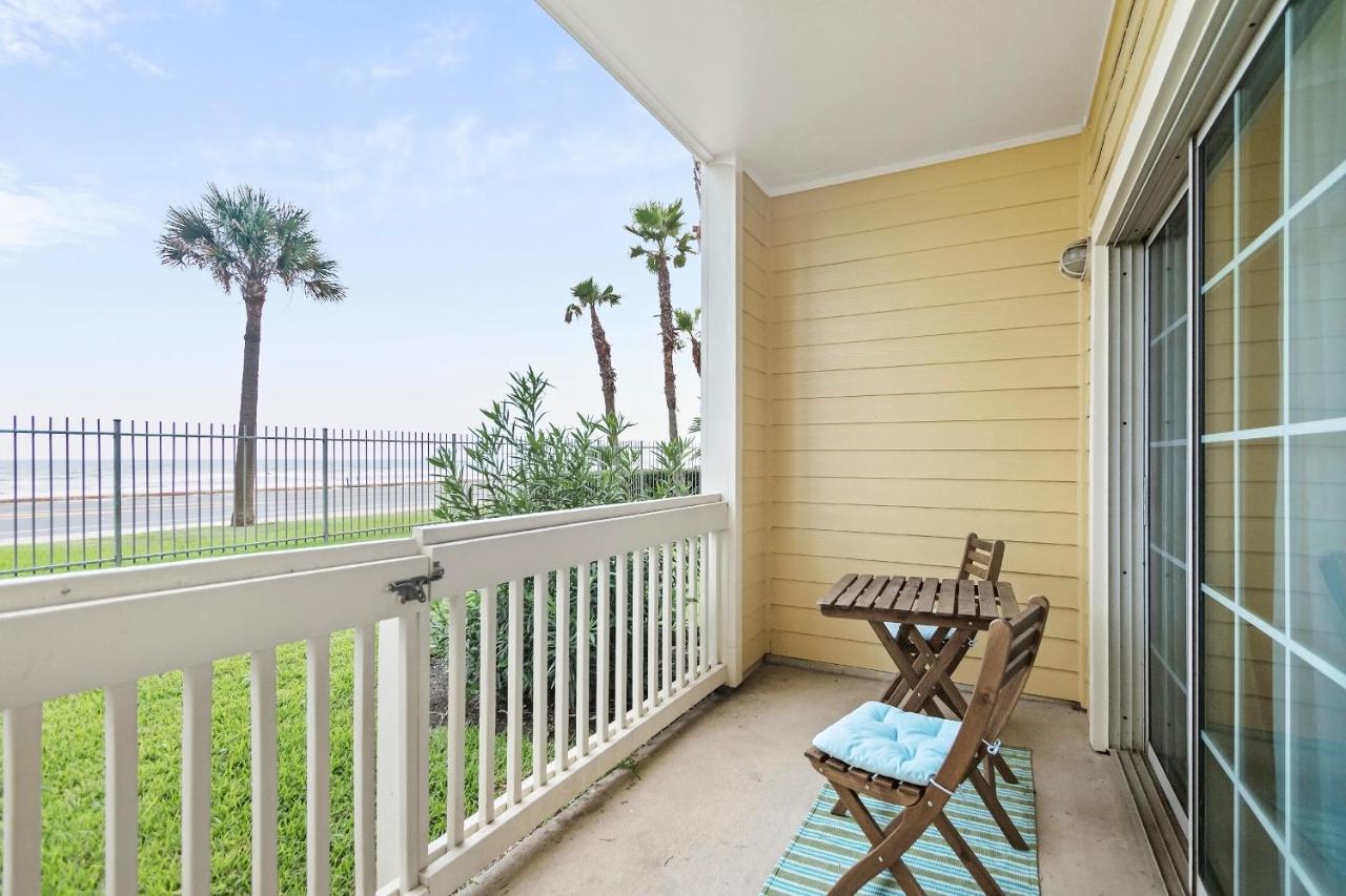 B&B Galveston - The Dawn Oceanfront Condo on Seawall Blvd - Bed and Breakfast Galveston