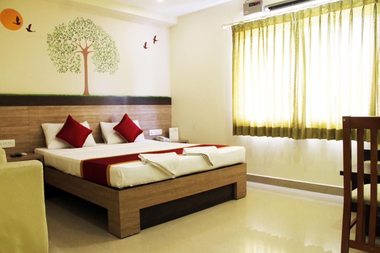 B&B Bengaluru - HOTEL GREEN TREES - Bed and Breakfast Bengaluru