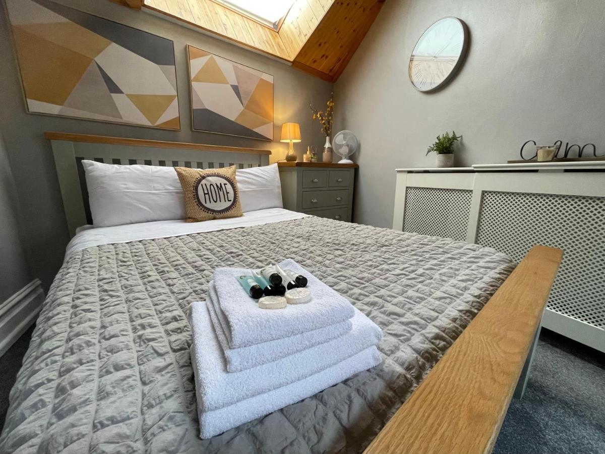 B&B Brecon - Westend Holiday Room 1 Brecon - Shared Bathroom - Bed and Breakfast Brecon