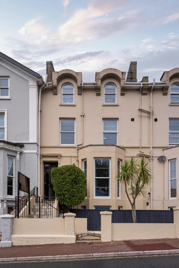 Near beach, Torquay Heights Modern Apartments, pet friendly - B&B