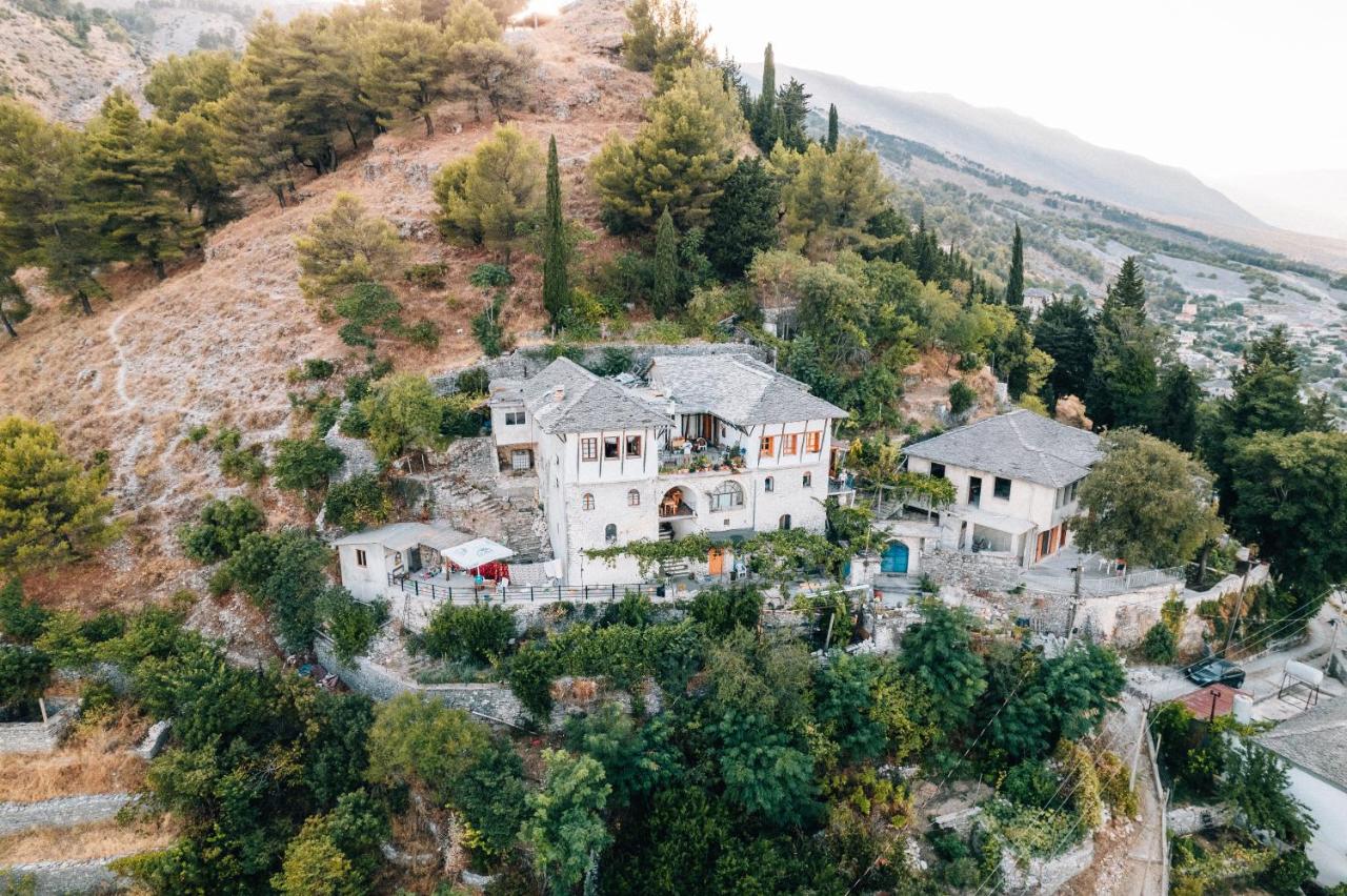 B&B Gjirokastër - Guest House Salaria - Bed and Breakfast Gjirokastër