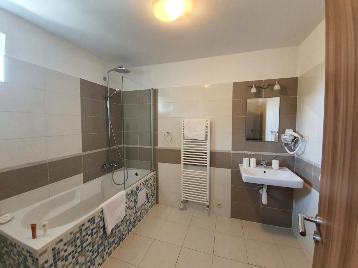 Deluxe Double Room with Extra Bed