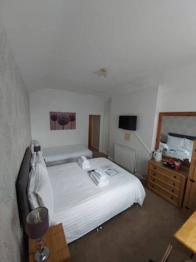 Familien-, Doppel- oder Zweibettzimmer – Zimmer 2