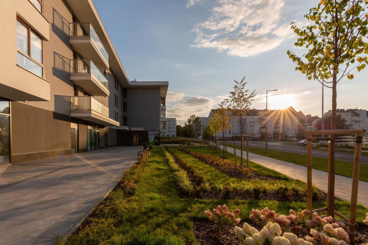 Apartment Forest Club Kabaty by Renters Prestige - B&B