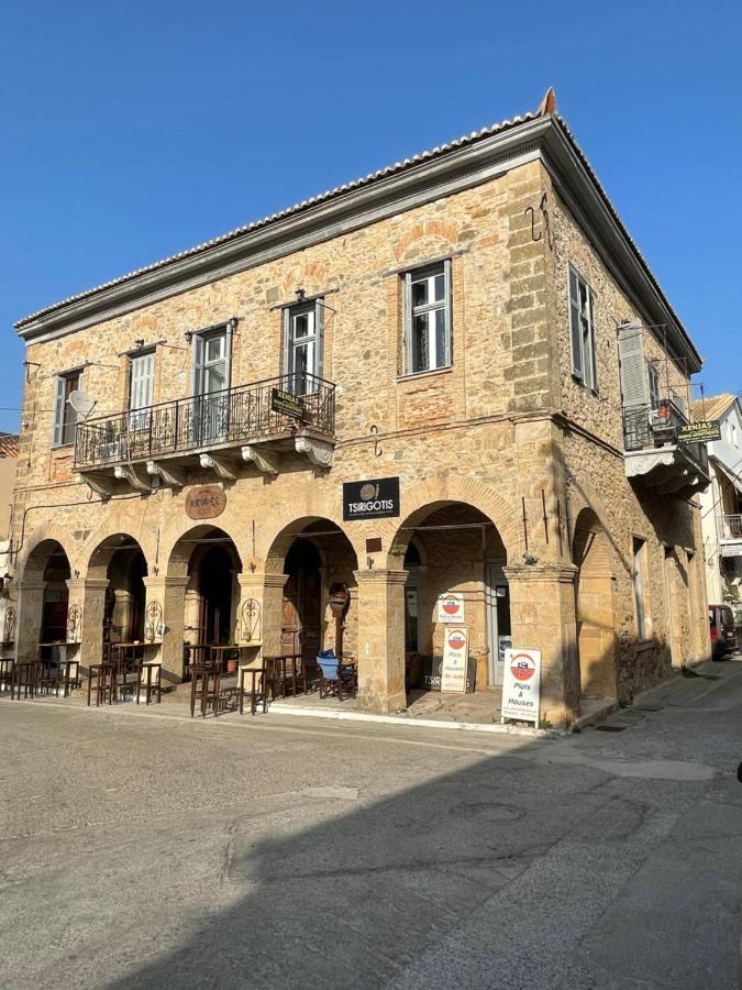 Xenias Rooms Apartments - Bed and Breakfast