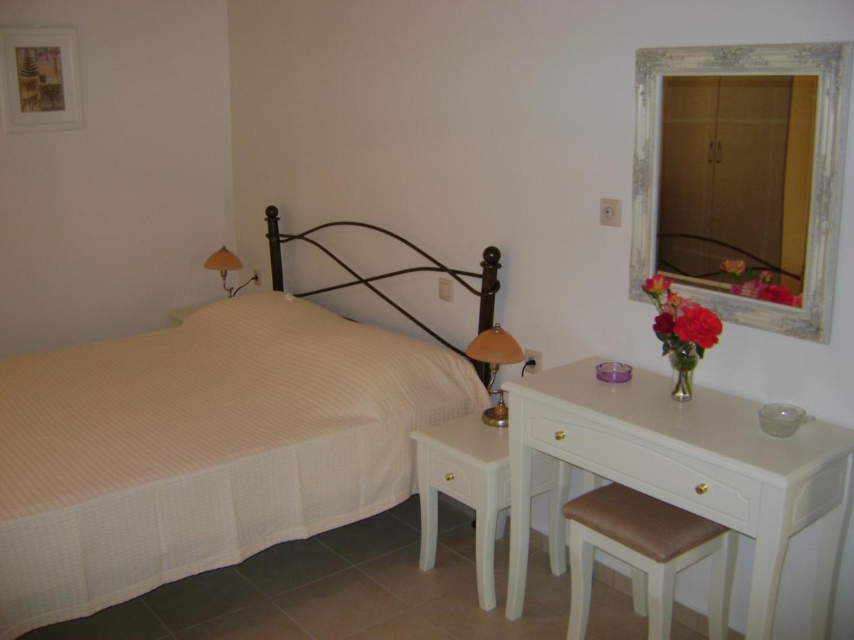 Studio (2 Adults)