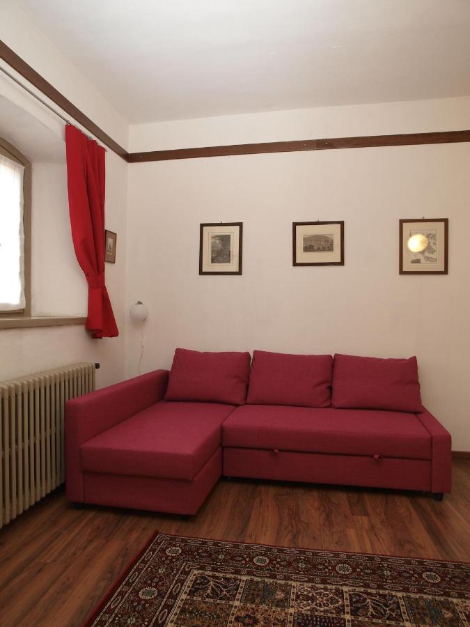 Apartment mit Balkon