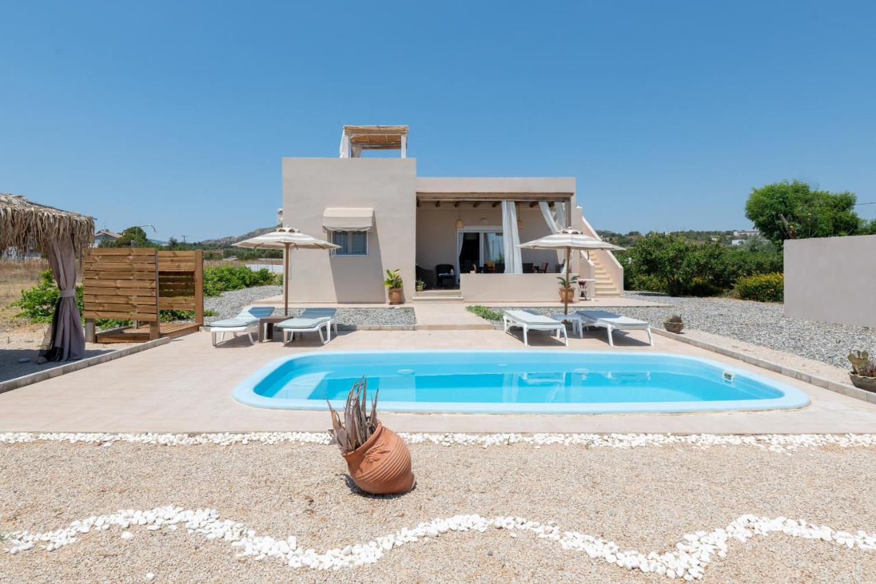 Gennadi Serenity House- beachfront villa with pool - B&B