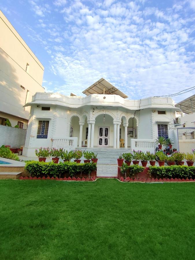 Homestay at Bungalow 97 Ajmer - Bed and Breakfast