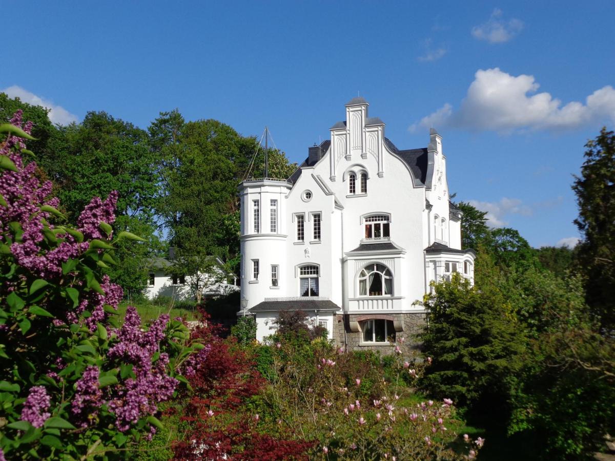 WeisseVilla Friedrichsbrunn Fewo SOLIDE - B&B