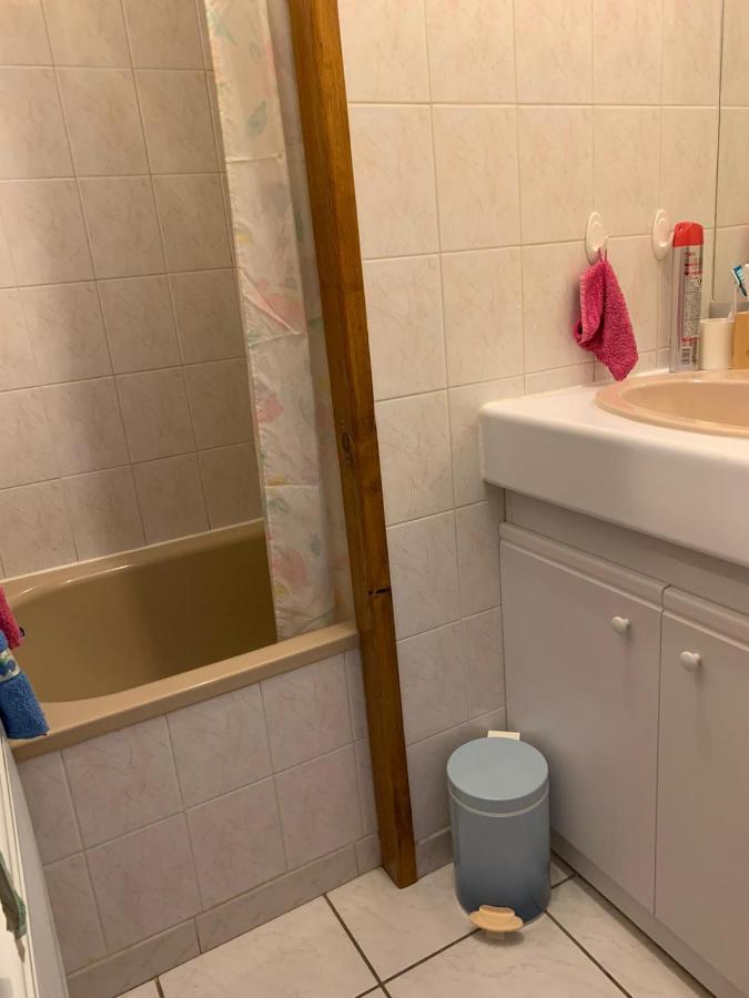 Studio Embrun à 10 mn à pied plan d eau de 2 à 4 personnes sans linge de lit ni serviettes situé 3 chemin de chadenas - Chambres d'hôtes Embrun