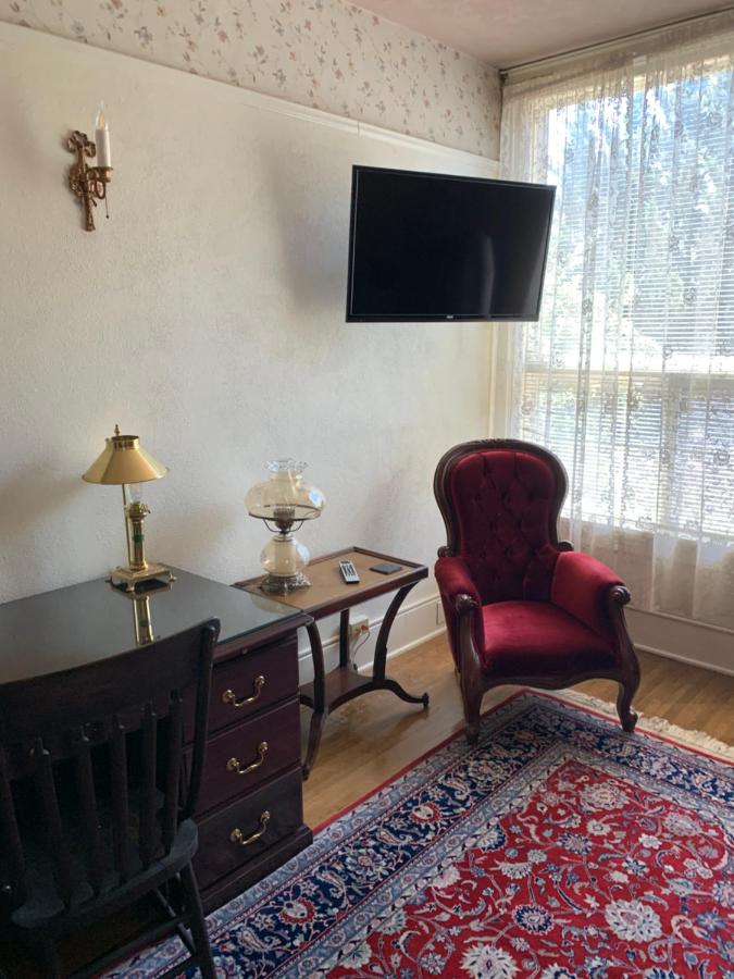 Queen Room with Garden View