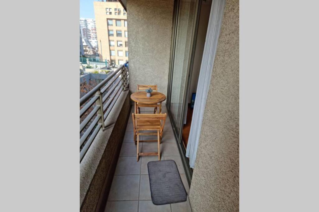 Dpto Metro Los Leones, Costanera Center - Ferienwohnung Santiago