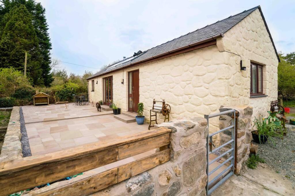 Bwthyn Bach Cozy country retreat - Bed and Breakfast