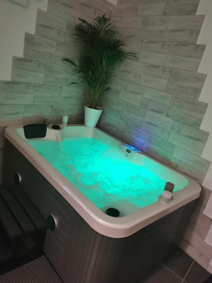 Jacuhomespa13 - Chambres d’hôtes Vitrolles