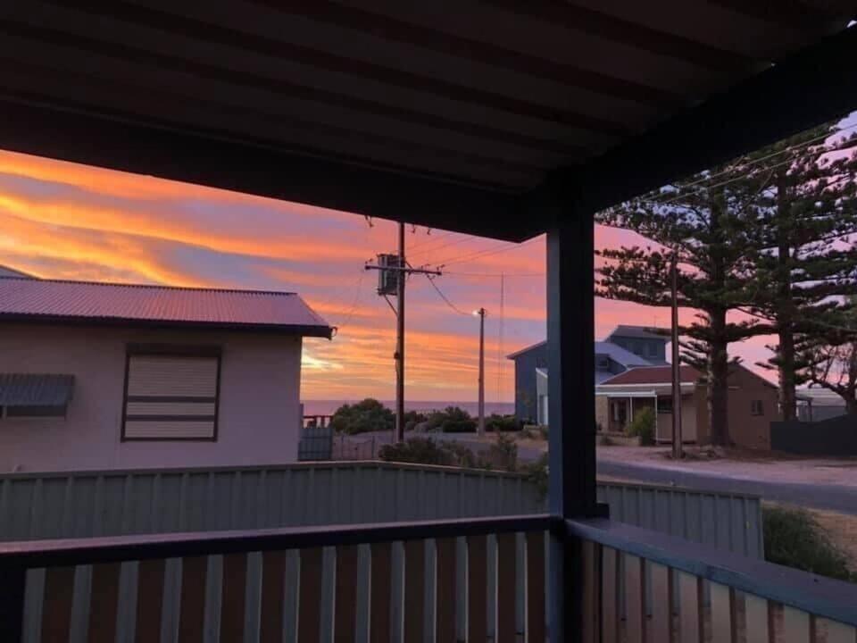 B&B Wallaroo - Lynchs Sea View - Within 100m to the Beach - Bed and Breakfast Wallaroo