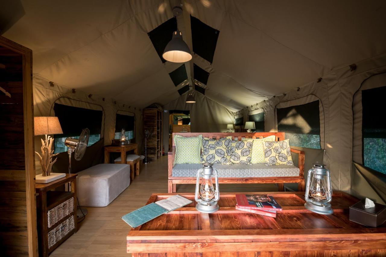 Luxe Safaritent met Uitzicht op de Wilde Natuur