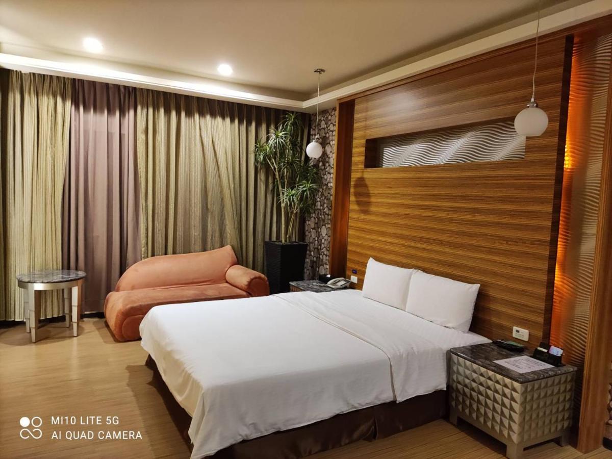 Deluxe Queen Room