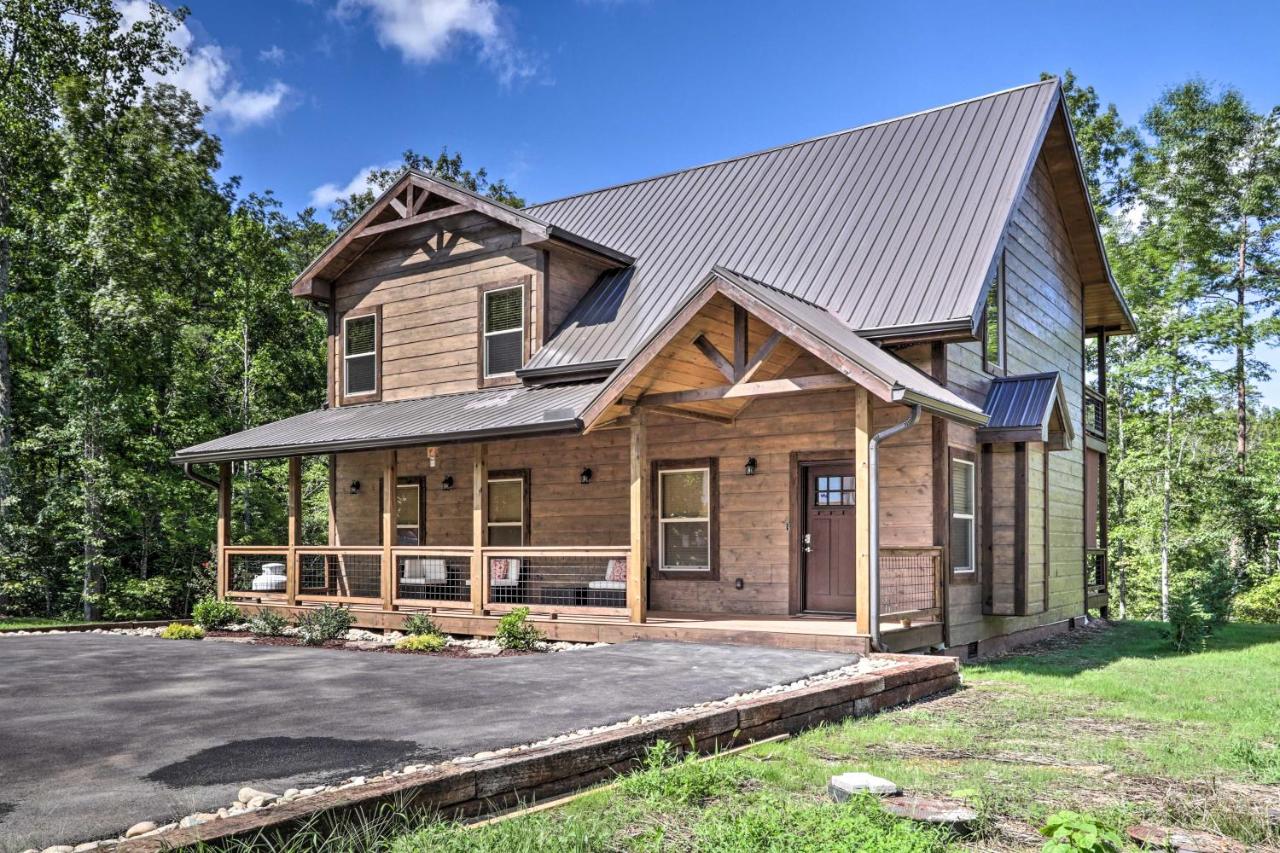5 Mi to Pigeon Forge: Woodsy Retreat w/ Hot Tub! - Chambres d'hôtes Sevierville