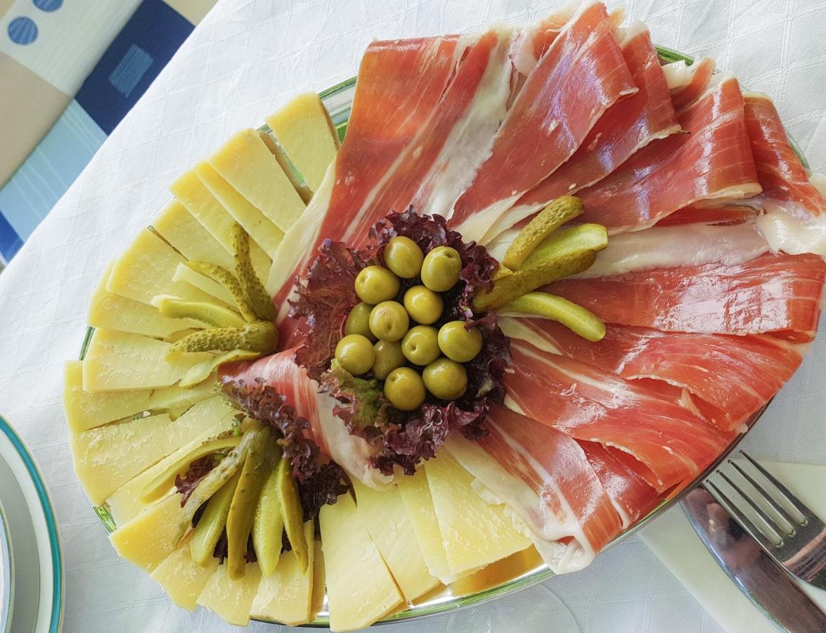 Apartmani Vranjes - Bed and Breakfast Podgora