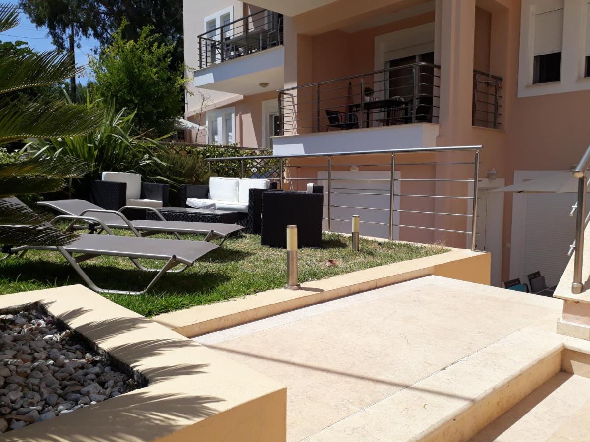 Apartment Lilly, apartment with communal pool, 10 meters from sea - Chambres d’hôtes