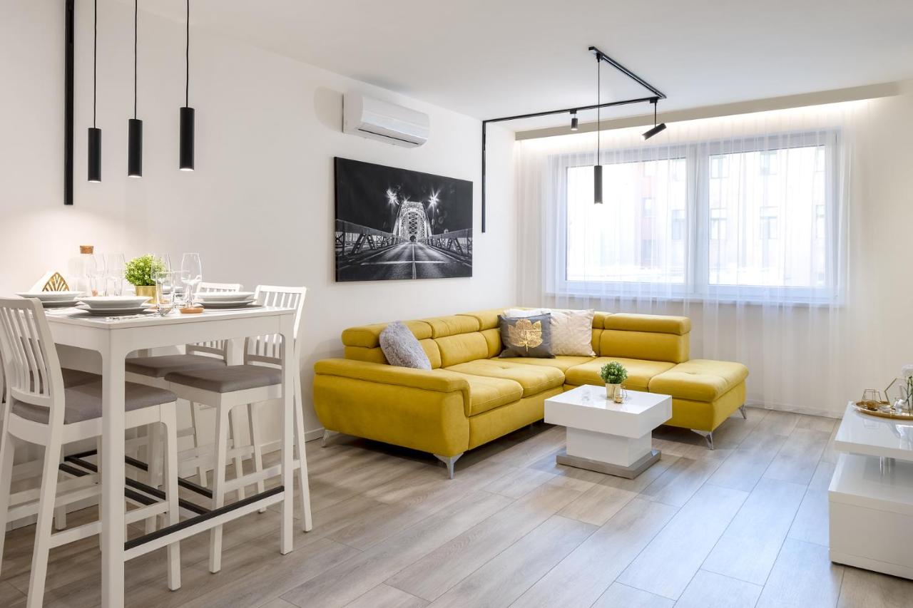B&B Győr - Divat Apartments - Central Smart Homes - Bed and Breakfast Győr