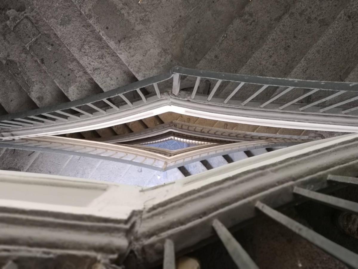 BARBAJA SUITES IN STREET TOLEDO 205 - B&B Napoli