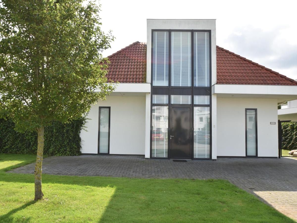 B&B Zeewolde - Holiday Home in Zeewolde with Jetty next to golf course - Bed and Breakfast Zeewolde