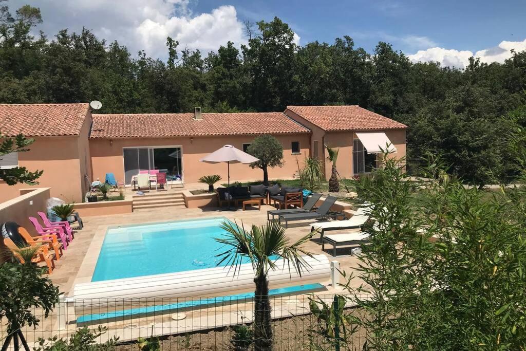 B&B Besse-sur-Issole - Logement attenant à une villa T2 avec terrasse . - Bed and Breakfast Besse-sur-Issole