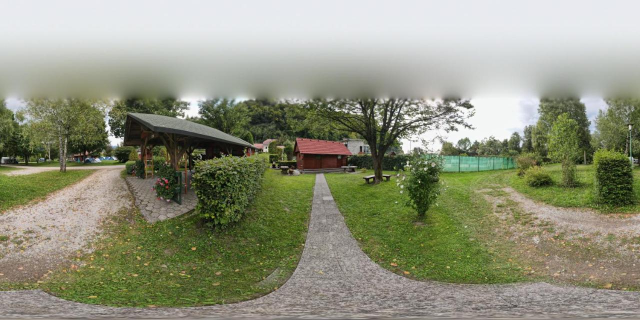 One-Bedroom Bungalow with Patio
