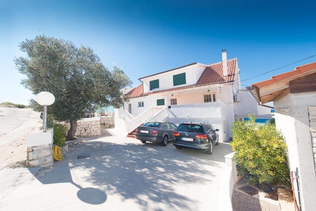 Apartment in Murter with sea view, terrace, air conditioning, Wifi 5026-3 - Bed and Breakfast