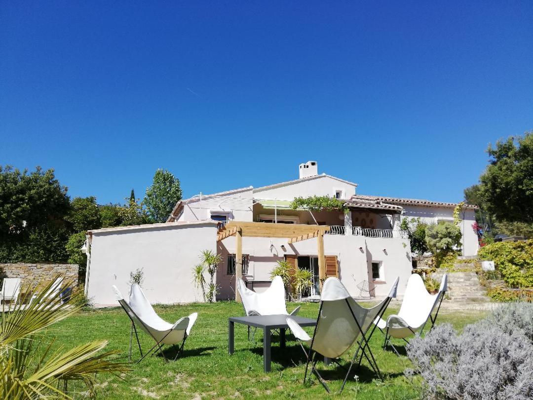 Le Repaire de la Cadière à 5mn des plages ! - B&B