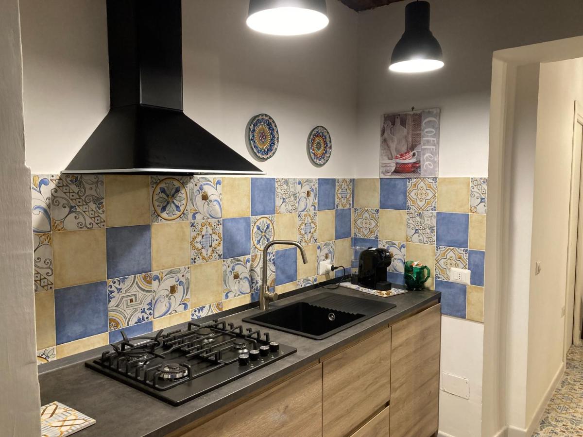 Zuccarella ''Zuccherino''nel cortile - B&B Napoli