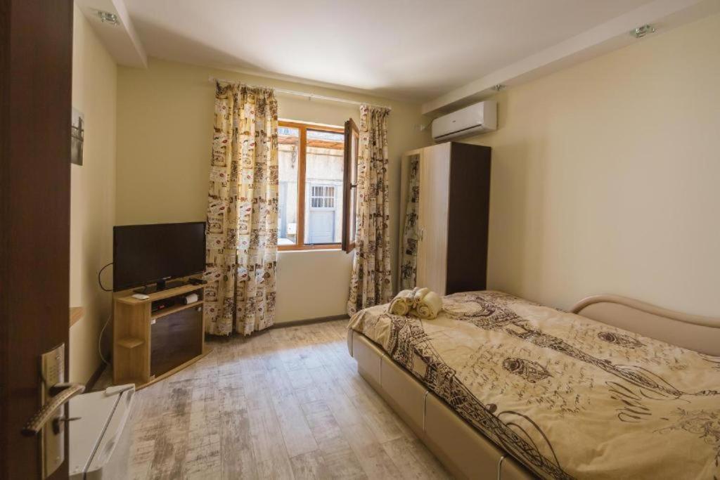 Victoria Hotel Rooms & Victoria Apartment Veliko Tarnovo - Ferienwohnung Weliko Tarnowo