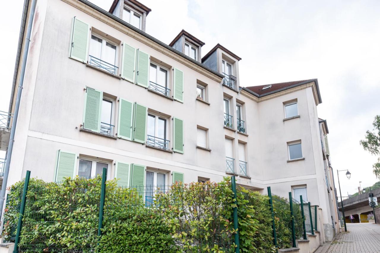 Appart'Hotel Versailles Saint Cyr l'Ecole - Gare SNCF à 100m et parking privé - Ferienwohnung